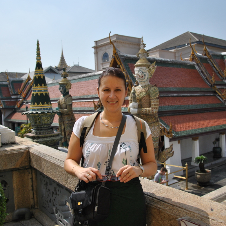 Natalia Petranyiova Sałaś na tle dachów miasta