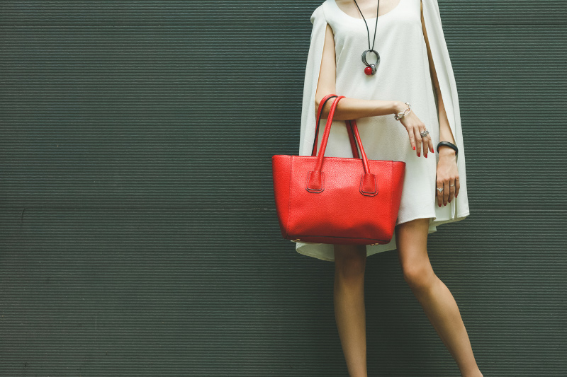 Co mieści się w torebce mamy