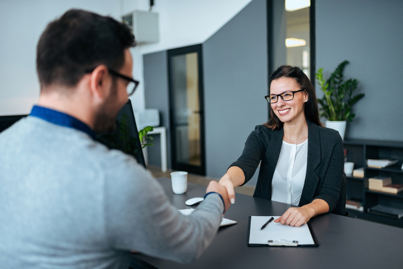 wolne na poszukiwanie pracy