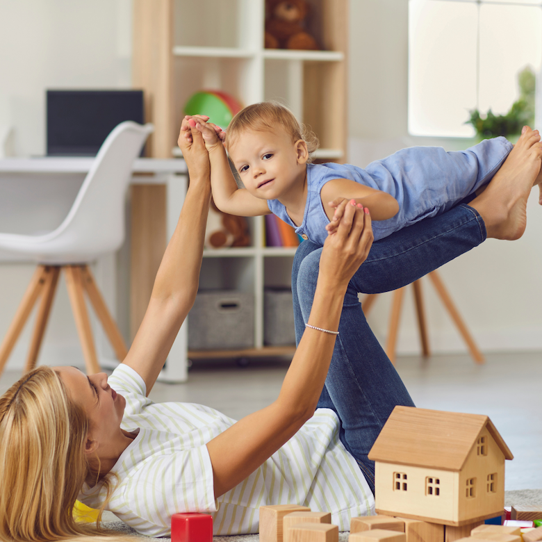 urlop wychowawczy mama zabawa dziecko