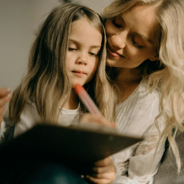 Jak skutecznie wspierać w powrotach do pracy mama z córką