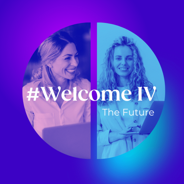 fioletowo niebieska grafika z napisem welcome 4 the future na dwóch półkolach widać dwie uśmiechnięte kobiety